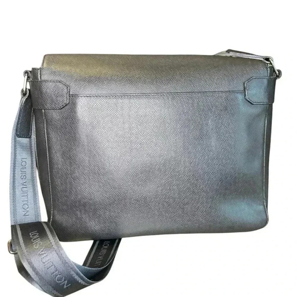 Louis Vuitton Taiga Roman MM Shoulder Bag Messager  Crossbody Bag. - Picture 8 of 16